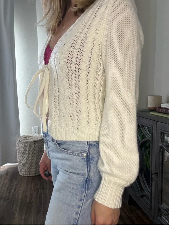 Cozy Cream Cable-Knit Tie-Front Sweater - Picture 4 of 8